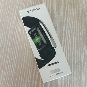 Whoop LIFE Fitness Tracker with Black Band+1 yr prepaid membership